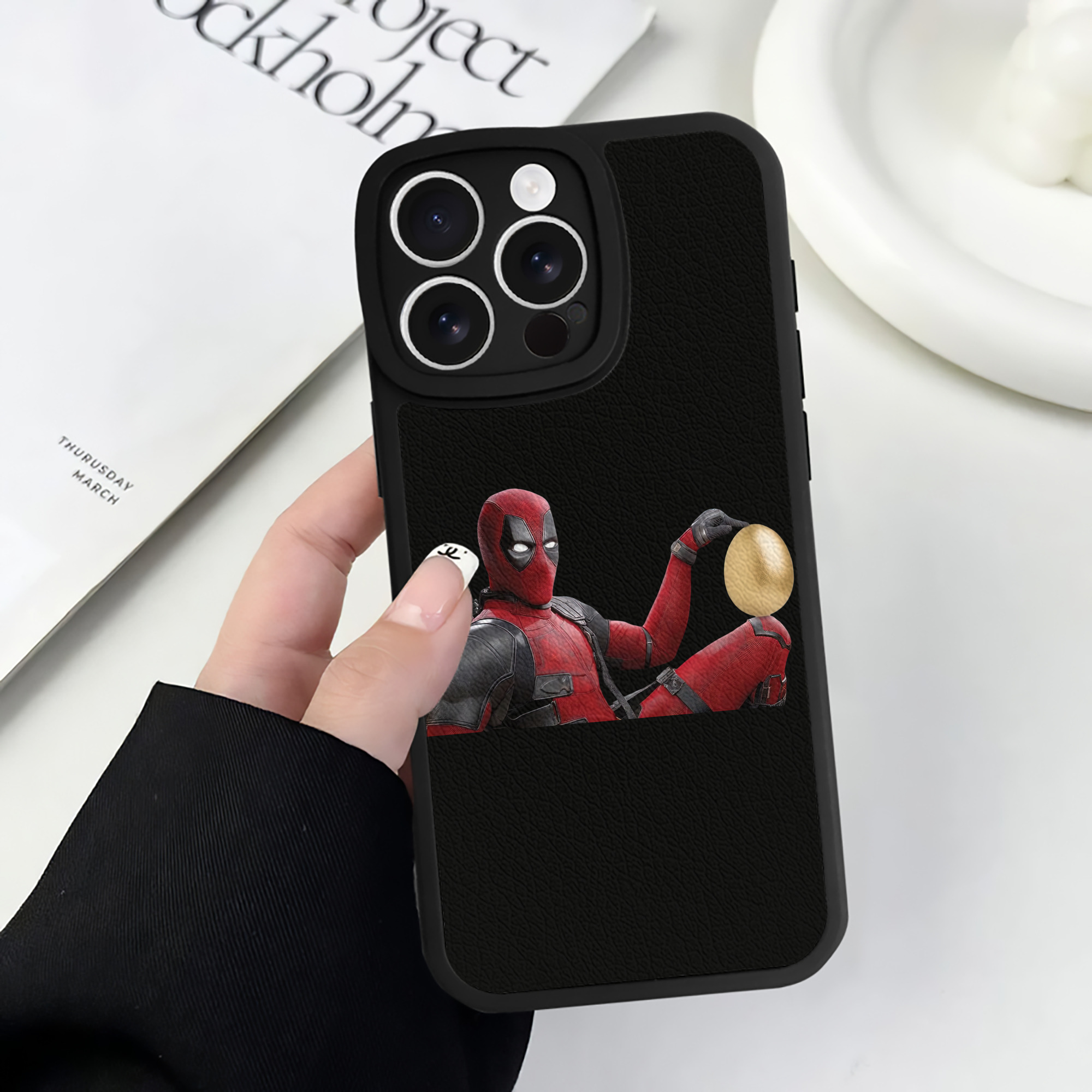 （画像用） Deadpool デッドプール 【iPhone 16シリーズ対応】シリコンスマホケース（レザー調） 材質：シリコン